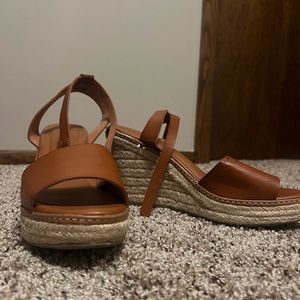 Brown wedge